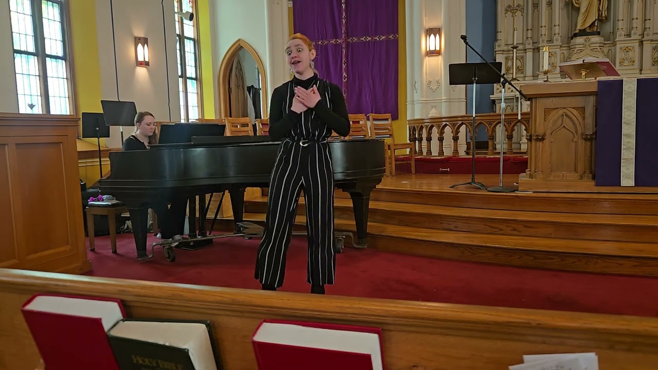 Promotional video thumbnail 1 for Izzie Green Piano and DJ Services