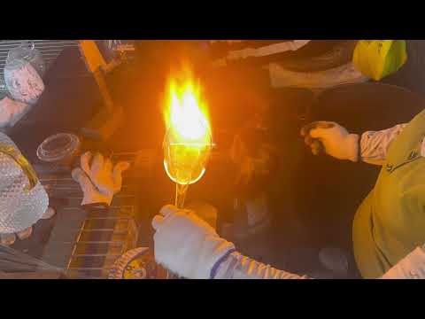 Making handblown double walled glass cups (4)：Forming the Base ("Duwo" - Bottom Sealing)