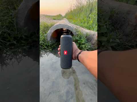 Jbl flip2 speaker bass testing in pool