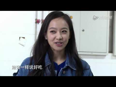 F(x) Victoria - cooking rice cake cut (eng sub)