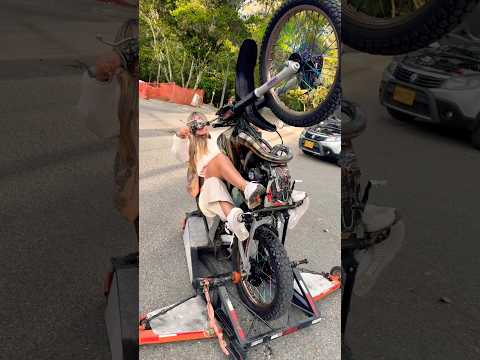 Que Buena😂 #stuntbike #stunt #fail #automobile