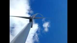 preview picture of video 'Windturbine Siemens 6MW, 75m wings 15 RPM.'