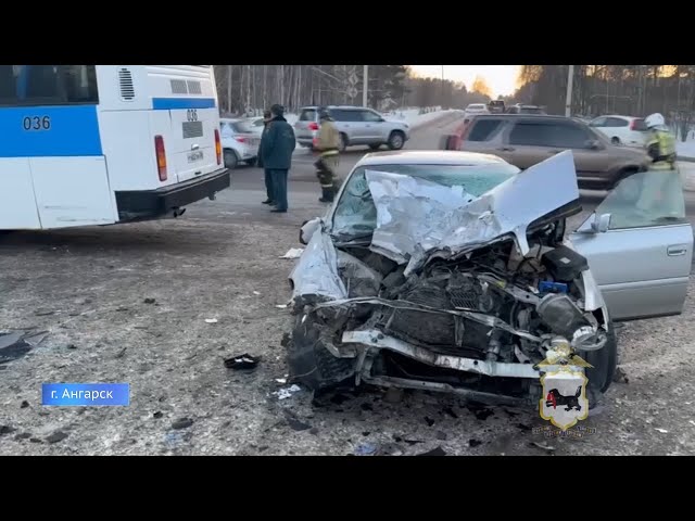 В Ангарске в ДТП попал автобус с 20 пассажирами