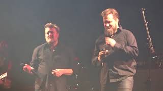 Elbow with John Grant singing Kindling at Birmingham Genting Arena 03/03/18