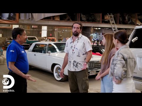 Surprise unveiling of the restored Chevrolet C-10 for Kika and her family | Mexicánicos