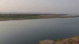 preview picture of video 'Sunset at New Bagan over the Irrawaddy River, Myanmar (Video 10)'