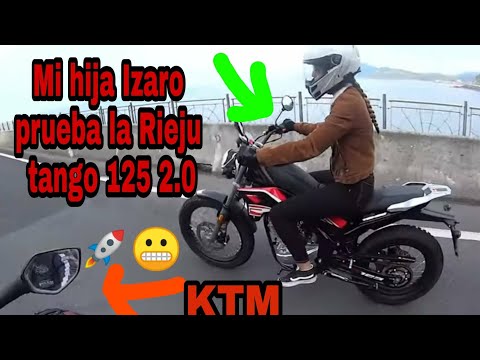 Prueba MOTOS 125 RIEJU TANGO Vs KTM DUKE 🚀🛵Con Izaro y Oier por costa y rescate helicóptero
