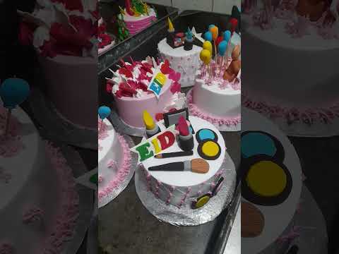Eid cake decorating idea #eidcake #decorations #cake #cakedecorating