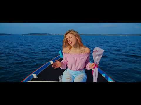 Ivana Novak GRLIŠ ME RIJEČIMA (Official Video)