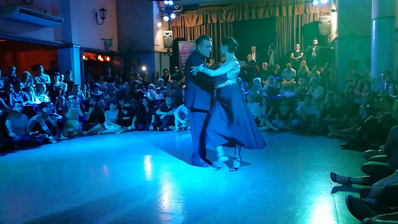 Mariano "Chicho" Frumboli & Moira Castellano - "La Famille"