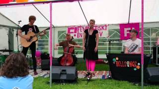 Hellsongs spelar &quot;We&#39;re not gonna take it&quot; på F!-picknick