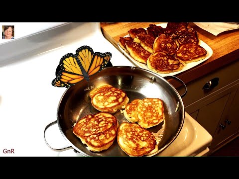 Racuchy z Tartymi Jabłkami do Porannej Kawy (Pancakes with Grated Apples for Morning Coffee)