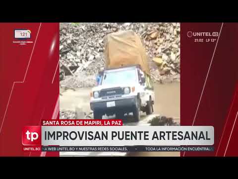 La Paz: Comunarios instalan un puente de madera sobre un río en Santa Rosa de Mapiri