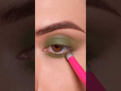 Learn olive green eye makeup #shorts #makeup #eyemakeup #tryinghacks #makeuptutorial   #makeuphacks
