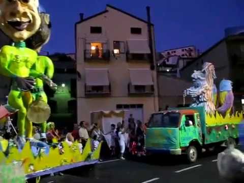 immagine di anteprima del video: Video Carnevale Estivo 2011 sfilata maschere e carri allegorici...