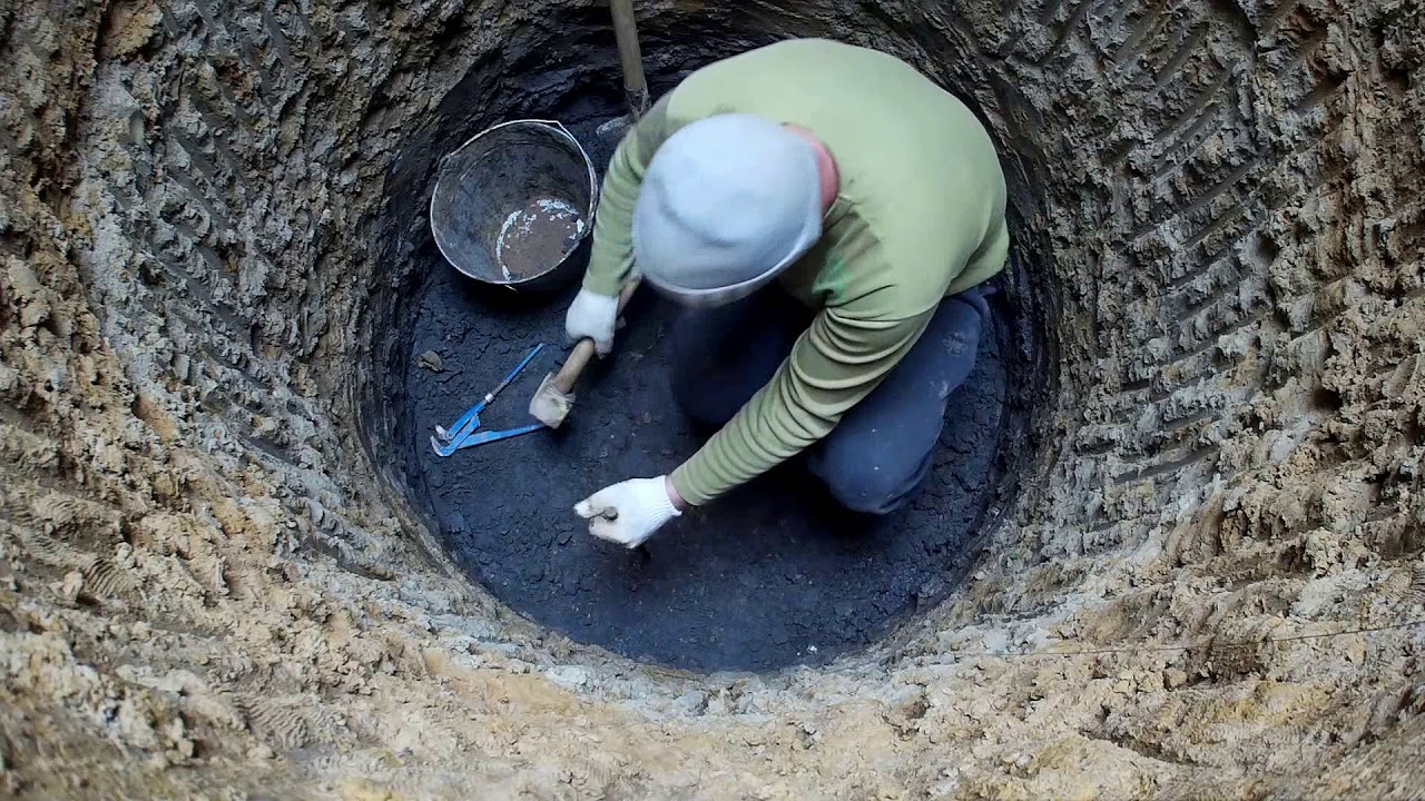 Копка колодцев вручную. Копка колодцев на глине. Копаем колодцы. Приспособление для копки колодца вручную. Кран для копки колодца.