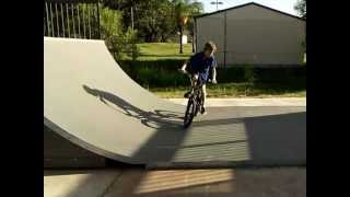 preview picture of video 'springsure skate park muckarounds'