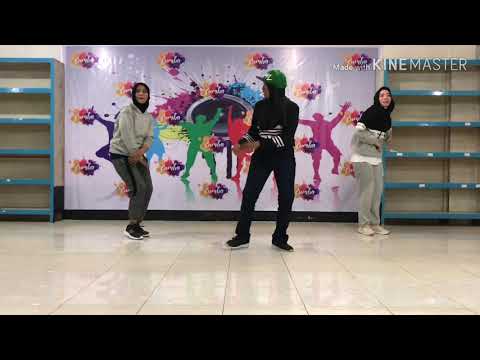 Bebas - Iwa K feat Sheryl sheinafia,  Maizura, Agatha Priscilla & Cast