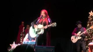 Wynonna 12 11 15 (4) Love is Alive