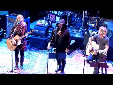 Heart - "Dead Flowers" (Rolling Stones cover) - Live at Club Nokia