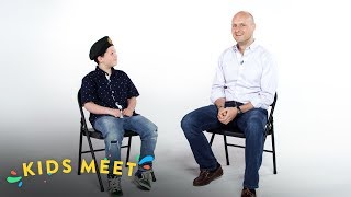 Kids Meet a Green Beret | Kids Meet | HiHo Kids