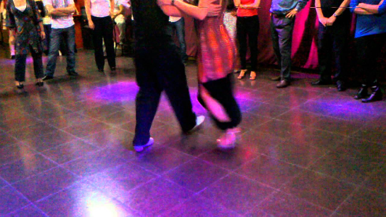 Daniela Roig y Hernán Prieto, clase de tango en La Viruta (20-10-2011)
