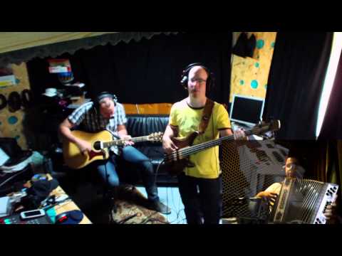 WORMS 3o - S harmoniko v hribe