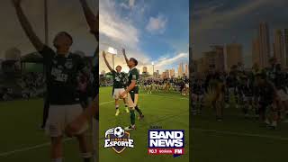 Depois de classificação nos pênaltis diante da Anapolina, jogadores do Goiás comemoram com a torcida