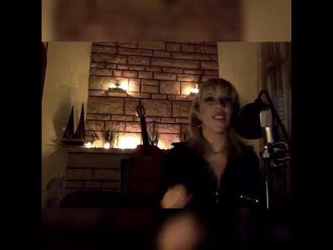 Türkçe Havana - Korona Uh na na Jazz Blues Korona Şarkısı Söyleyen Sarışın Kadın