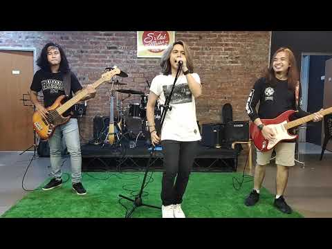 Seragam Hitam... Ewal AF Kristal