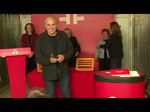 Serrat deja la partitura original de 'Mediterráneo' en el Instituto Cervantes