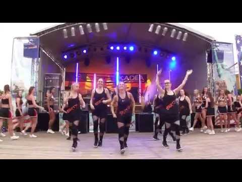 United Cheer Berlin  Cheerleaders auf dem 54. Deutsch-Amerikanischen Volksfest 27.7.2014