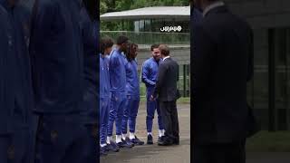 ماكرون يزور معسكر منتخب فرنسا قبل كأس العالم thumbnail