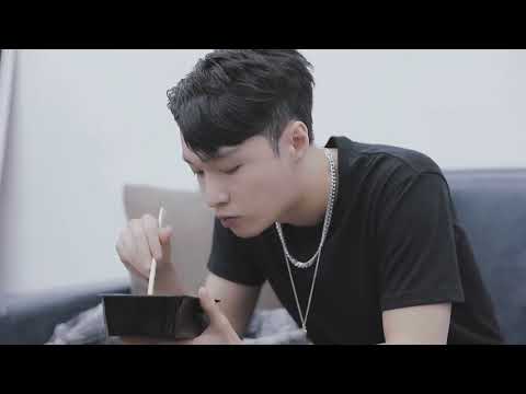 【張藝興】201228 Zhang Yixing Lay - Studio update a clip - Having Hunan Cuisine for Lunch