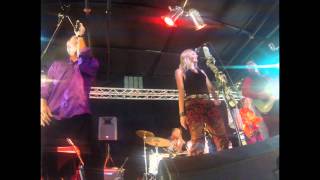 Clyde Snow & The Flakes: Love Runs Out