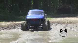 preview picture of video 'Henry gives Michigan Mud Bog a Shot of Adrenaline'