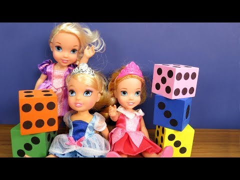 PLAYDATE ! Elsa and Anna toddlers play at Cinderella's house