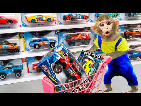 Baby Monkey KiKi goes shopping to buy cars at the supermarket and play with puppy | KUDO ANIMAL KIKI