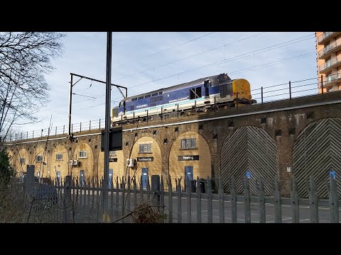 DRS regional railways livery class 37425 and 37424 rumble over Chelmsford railway viaduct 22/02/2021