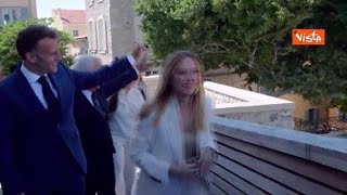 "Giorgia! Giorgia! Giorgia!", cori e applausi per Meloni al museo di Antibes