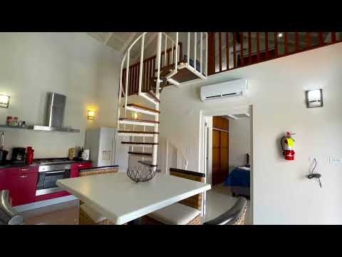 Pool side Villa little 2