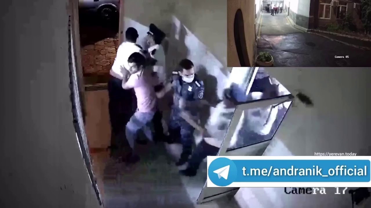 Ինչպես են ոստիկանները դաժան ծեծի ենթարկում քաղաքացուն