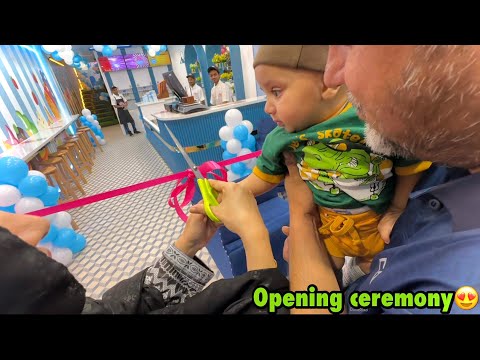 Basil ne ribbon cut ki opening per😍 icecream shop ki🍦