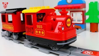 LEGO DUPLO Town Поезд на паровой тяге (10874) - відео 1