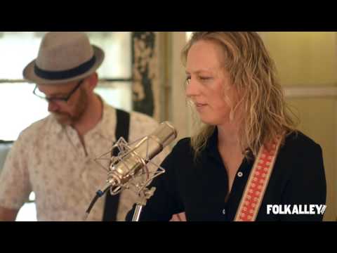 Folk Alley Sessions: Ana Egge & the Sentimentals - "Away We Go"