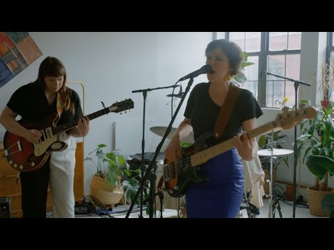 Zoe Guigueno - Gettin' Away With It [Live in Brooklyn]