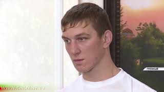 Бросивший банку в автобусе Турпал Хасиев приступил к уборке улиц Грозного