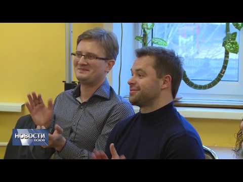 Новости Псков 12.12.2019 / Актер «Универа» Виталий Гогунский спел для  воспитанников детского дома