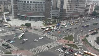 preview picture of video 'Two minutes at a Guangzhou intersection'