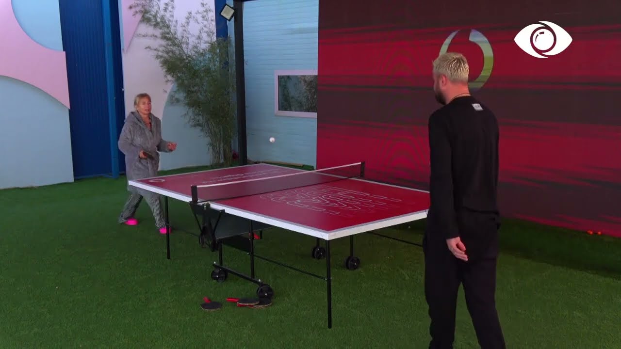 Luizi dhe Eva luajnë ping-pong